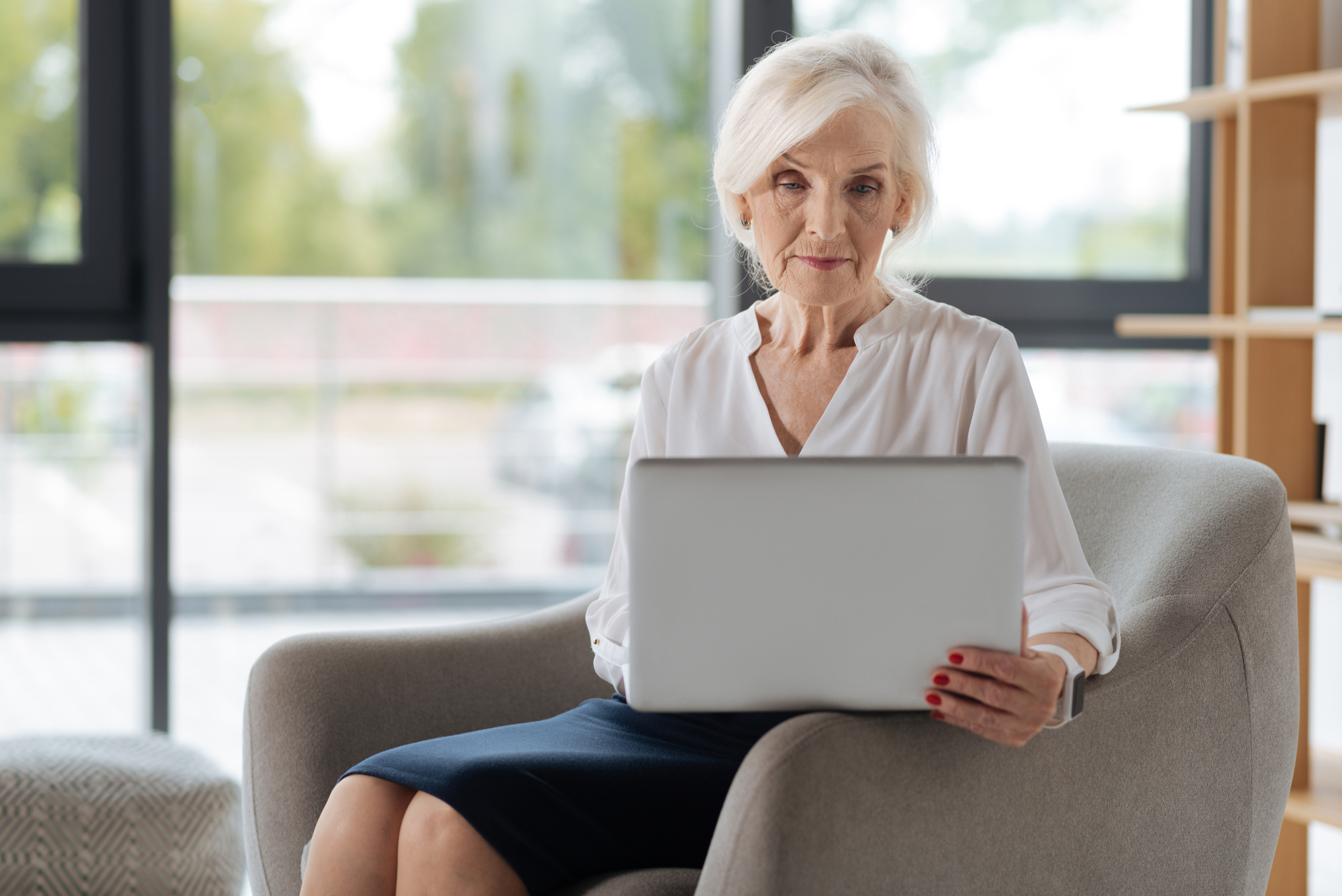 elderly woman reviewing annual social security letter